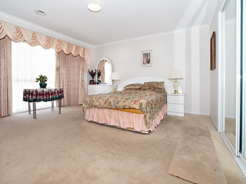 7 Wakelin Crescent, Taylors Lakes VIC 3038