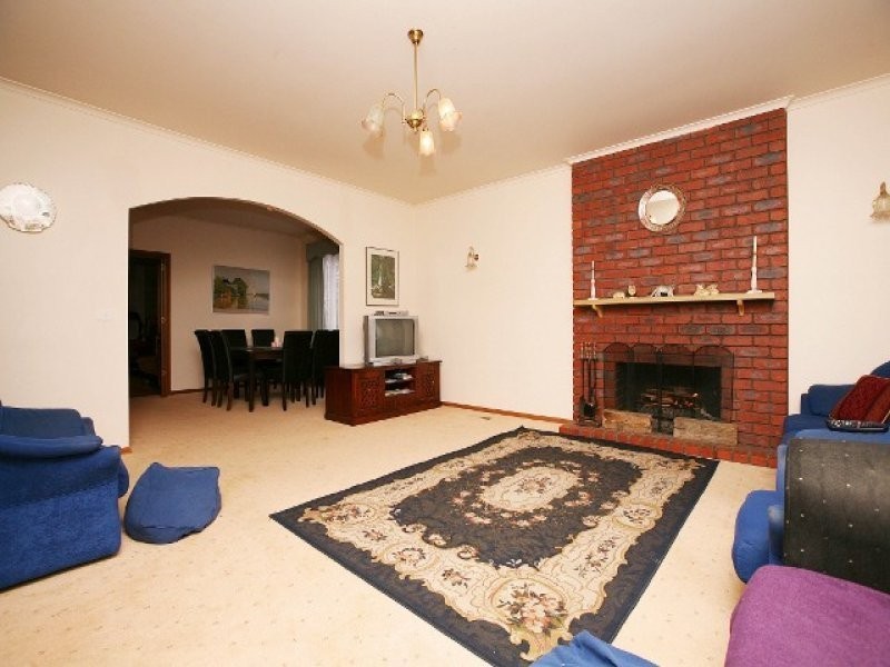 9 Montrose Court, Sydenham VIC 3037