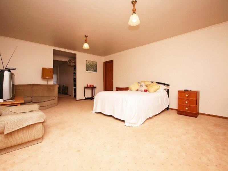 9 Montrose Court, Sydenham VIC 3037