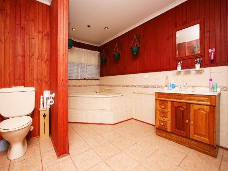 9 Montrose Court, Sydenham VIC 3037