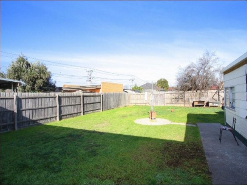 17 Davey Street, Sunshine West VIC 3020