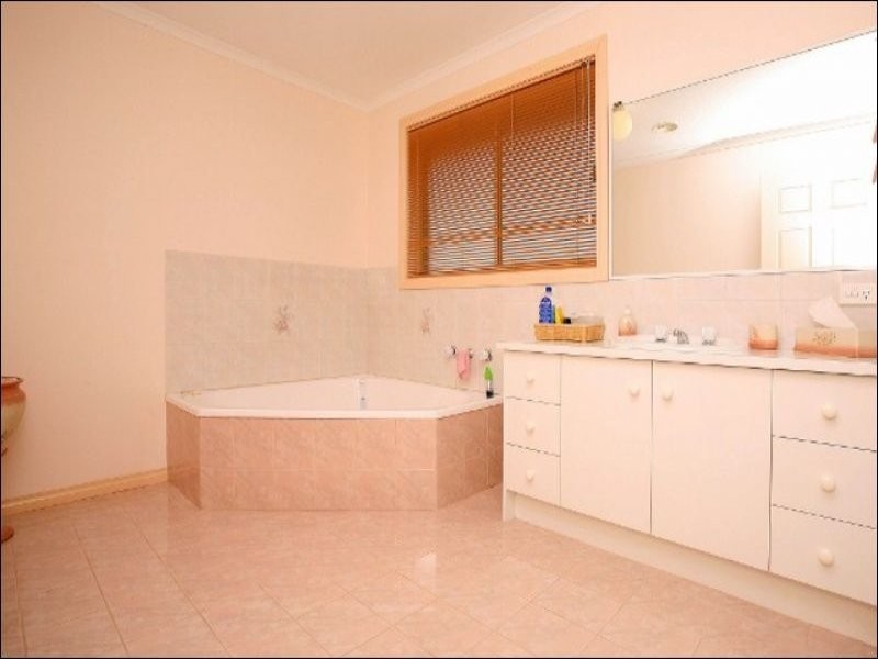 33 Cynthia Court, Hillside VIC 3037