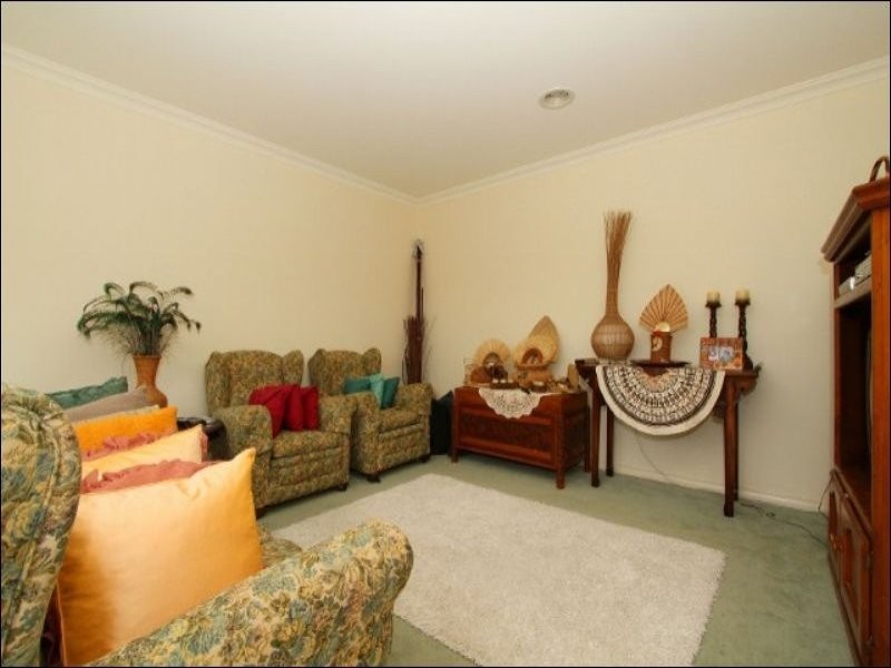 1/18 Westminster Avenue, Hillside VIC 3037