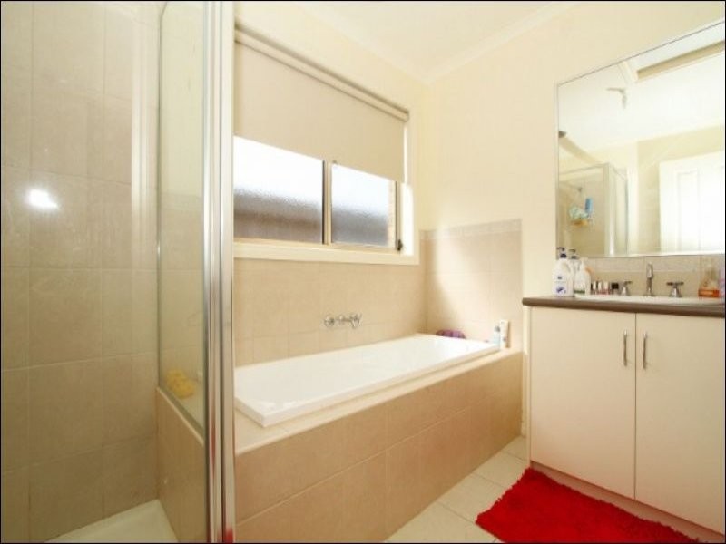 1/18 Westminster Avenue, Hillside VIC 3037