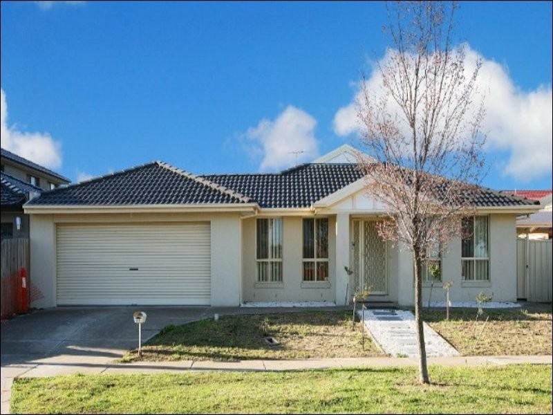 22 University Drive, Taylors Hill VIC 3037