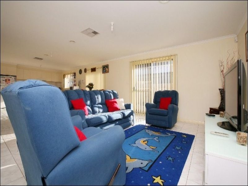 22 University Drive, Taylors Hill VIC 3037