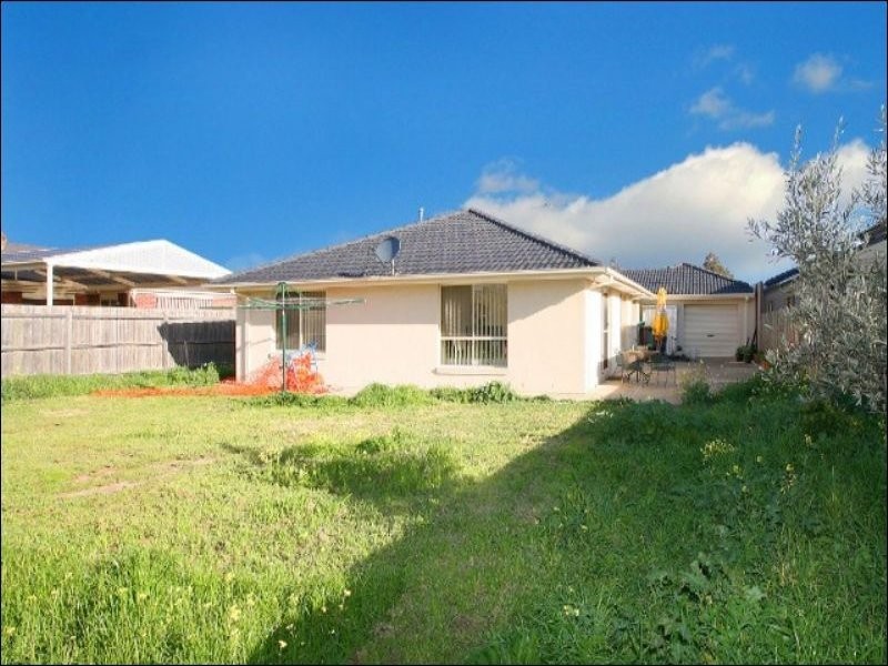 22 University Drive, Taylors Hill VIC 3037