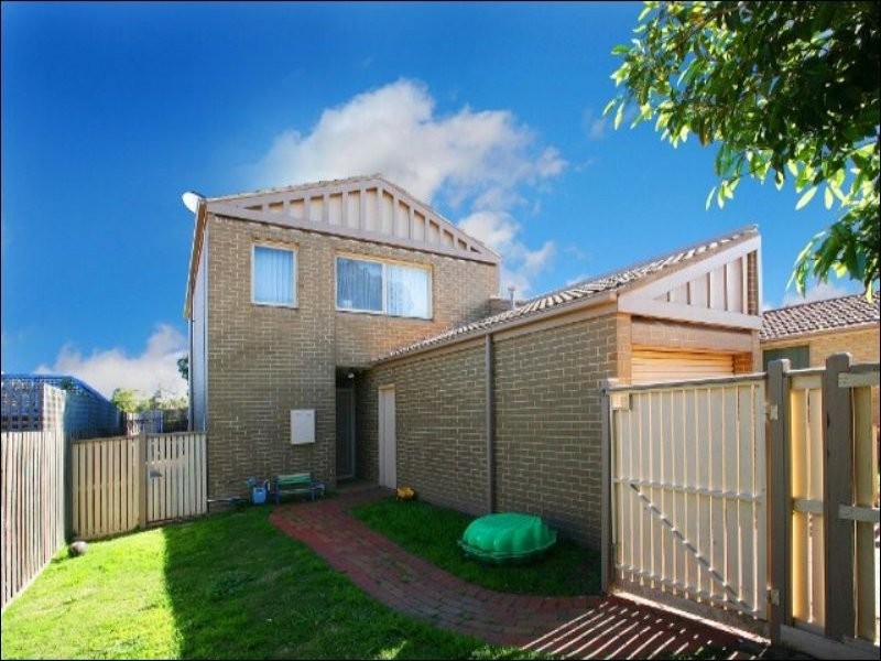 34 Village Avenue, Taylors Lakes VIC 3038