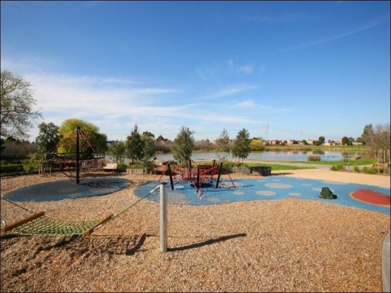 34 Village Avenue, Taylors Lakes VIC 3038
