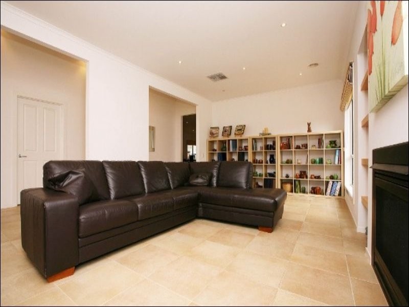 3 Pro Hart Way, Caroline Springs VIC 3023
