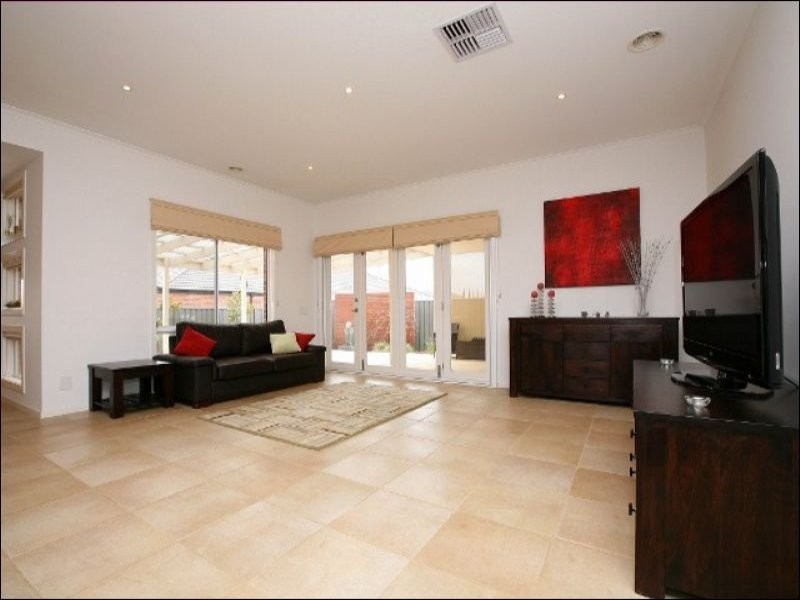 3 Pro Hart Way, Caroline Springs VIC 3023