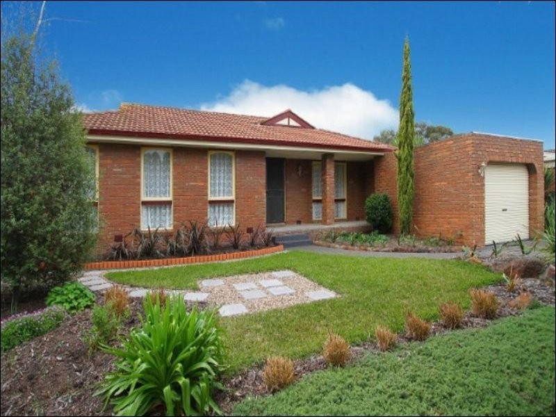 7 Innes Court, Taylors Lakes VIC 3038