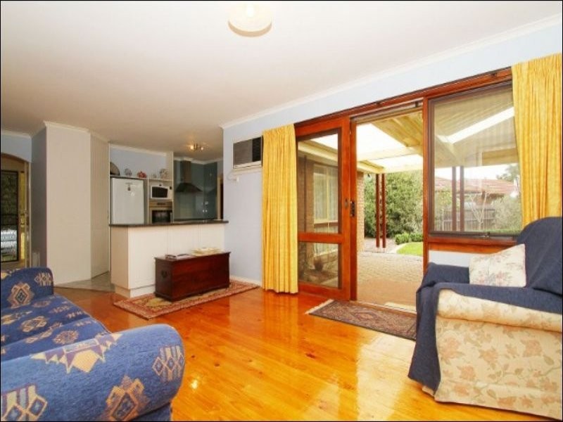7 Innes Court, Taylors Lakes VIC 3038