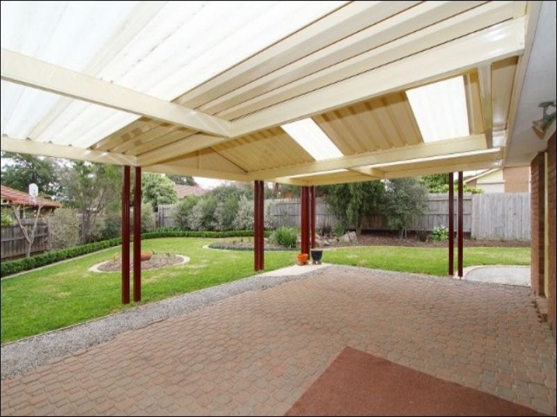 7 Innes Court, Taylors Lakes VIC 3038