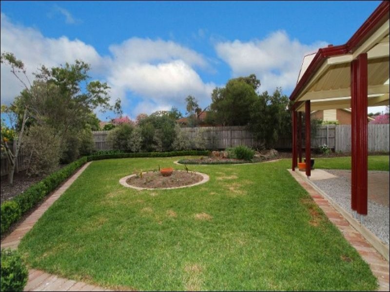 7 Innes Court, Taylors Lakes VIC 3038