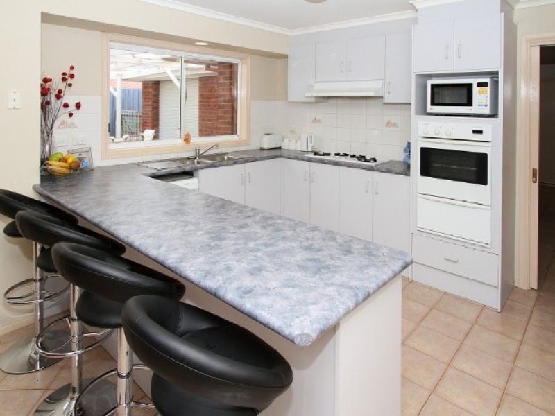 31 Boberrit Wynd, Sydenham VIC 3037