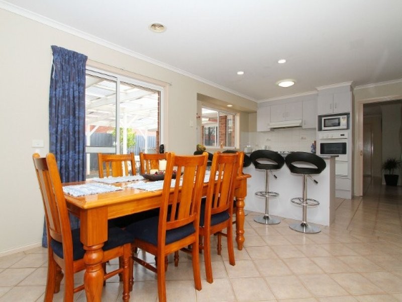 31 Boberrit Wynd, Sydenham VIC 3037