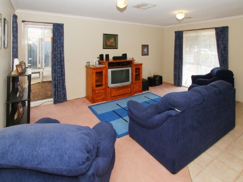 31 Boberrit Wynd, Sydenham VIC 3037