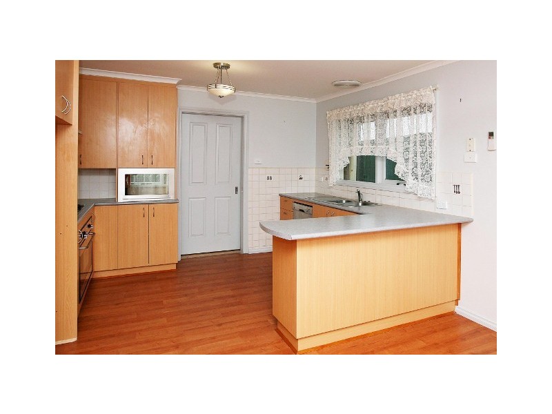 15 Bracknell Place, Deer Park VIC 3023