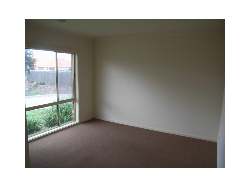 13 Kristian Drive, Hillside VIC 3037