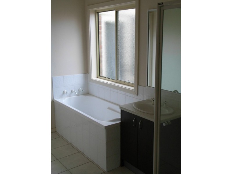 13 Kristian Drive, Hillside VIC 3037