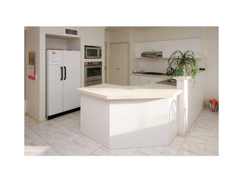 15 Clifton Court, Taylors Lakes VIC 3038