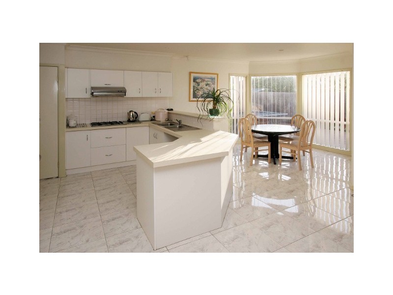 15 Clifton Court, Taylors Lakes VIC 3038