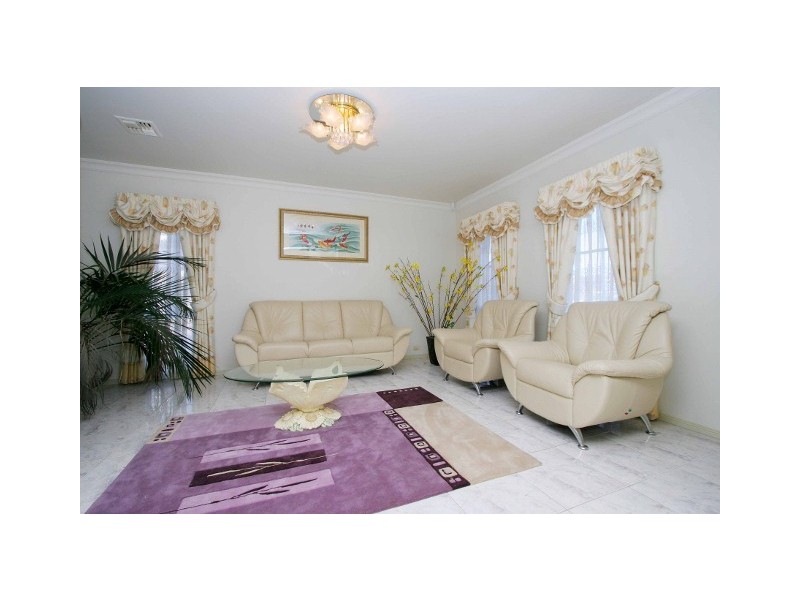 15 Clifton Court, Taylors Lakes VIC 3038