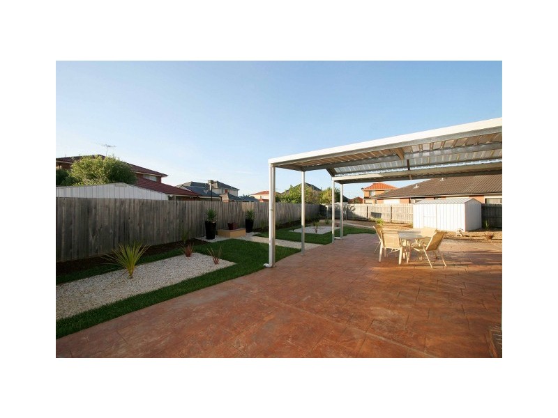 15 Clifton Court, Taylors Lakes VIC 3038