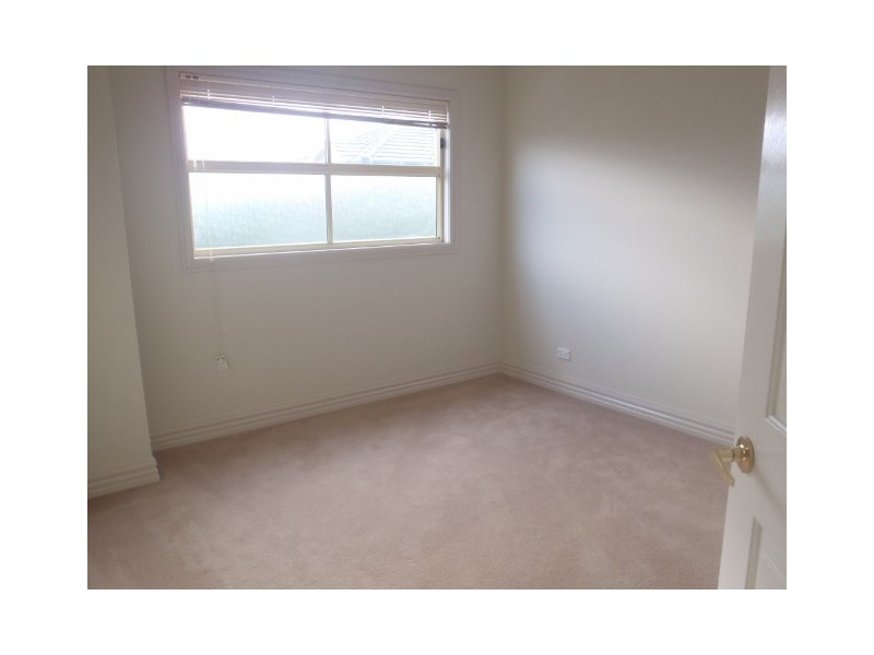 4/6 Lorraine Court, Hillside VIC 3037