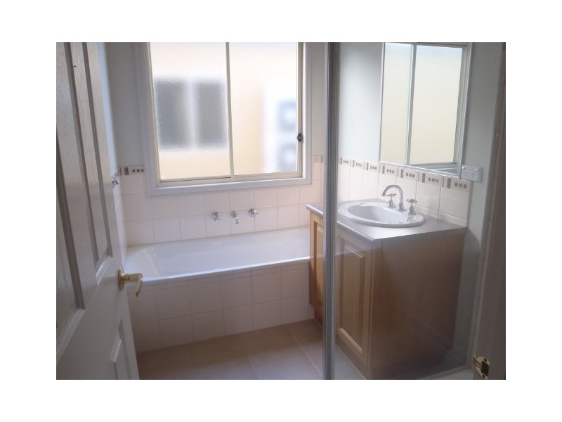 4/6 Lorraine Court, Hillside VIC 3037