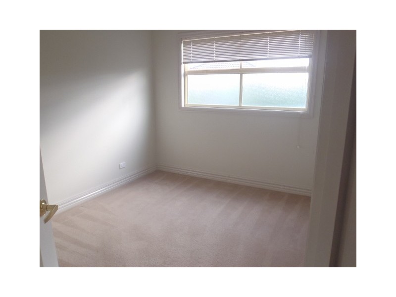 4/6 Lorraine Court, Hillside VIC 3037