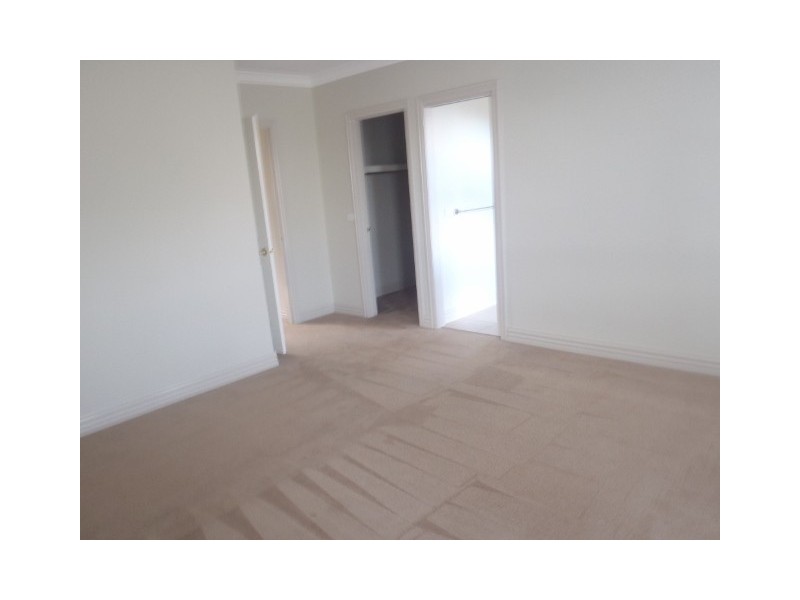 4/6 Lorraine Court, Hillside VIC 3037