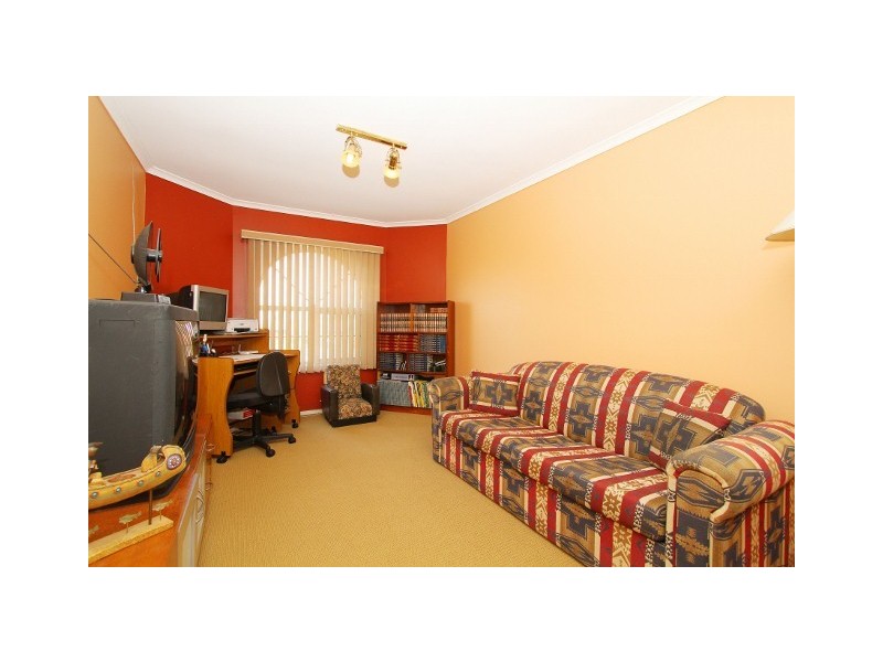 15 Parrakeet Court, Taylors Lakes VIC 3038