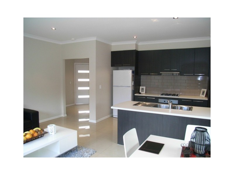 2/9 Buckingham Street, Sydenham VIC 3037