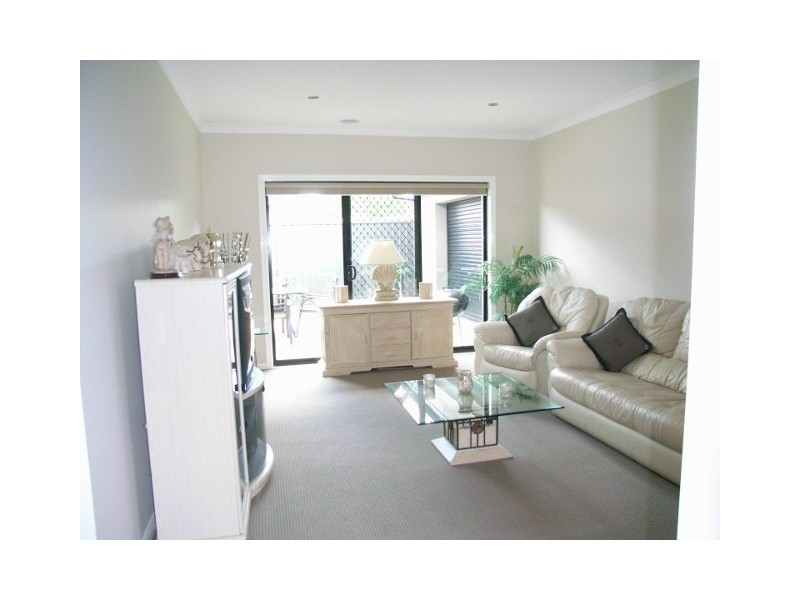 2/9 Buckingham Street, Sydenham VIC 3037