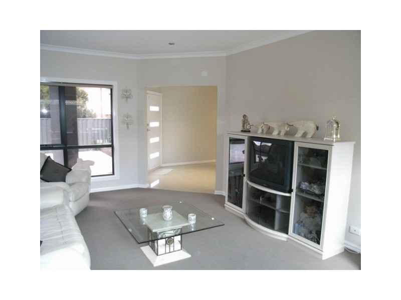 2/9 Buckingham Street, Sydenham VIC 3037