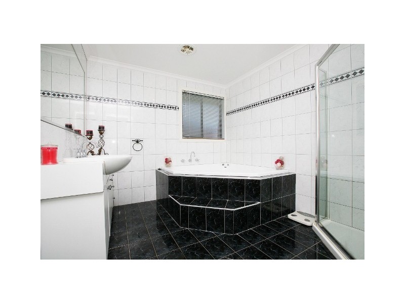 5 Toolim Walk, Sydenham VIC 3037