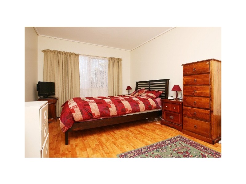 34 Village Avenue, Taylors Lakes VIC 3038