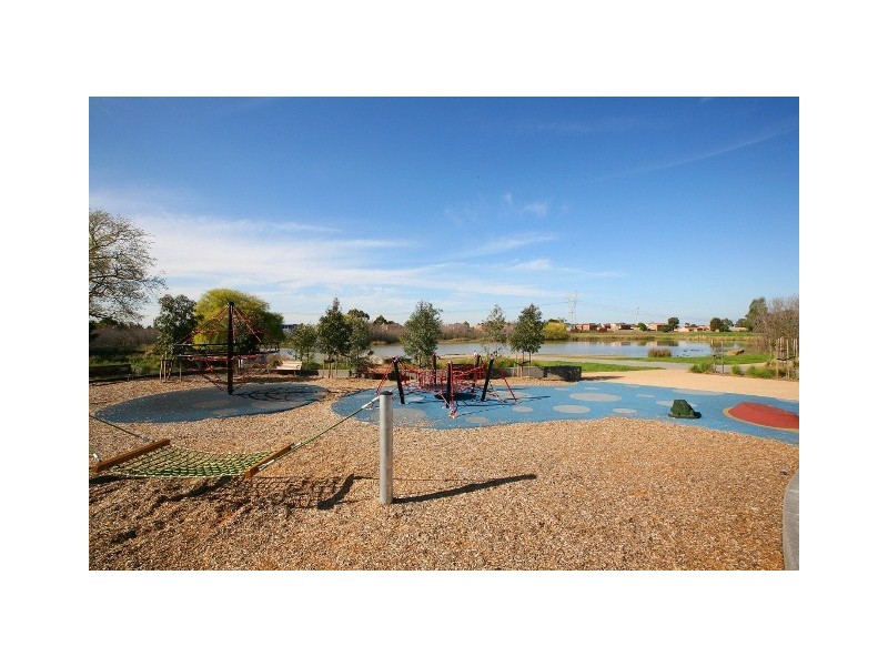 34 Village Avenue, Taylors Lakes VIC 3038