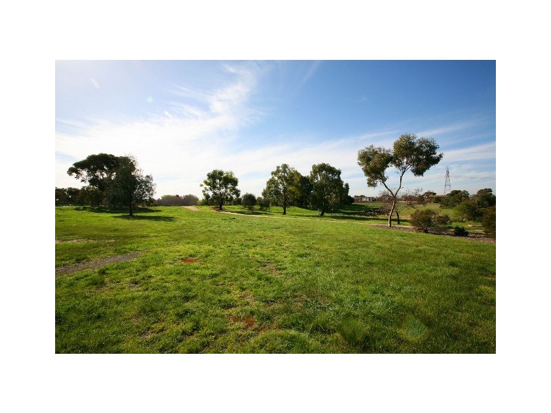 34 Village Avenue, Taylors Lakes VIC 3038