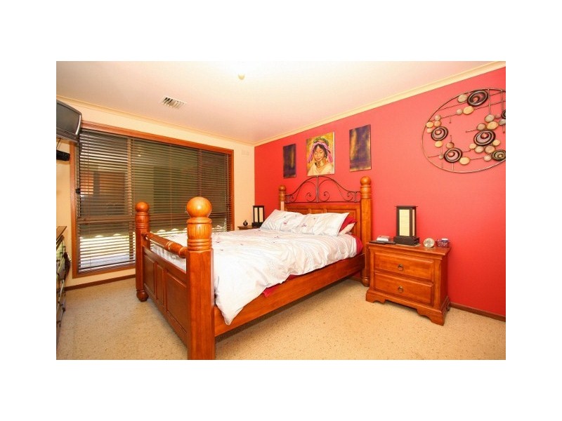 15 Carrington Street, Sydenham VIC 3037