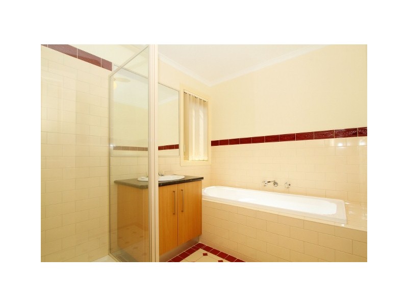 2/31 Jade Way, Hillside VIC 3037