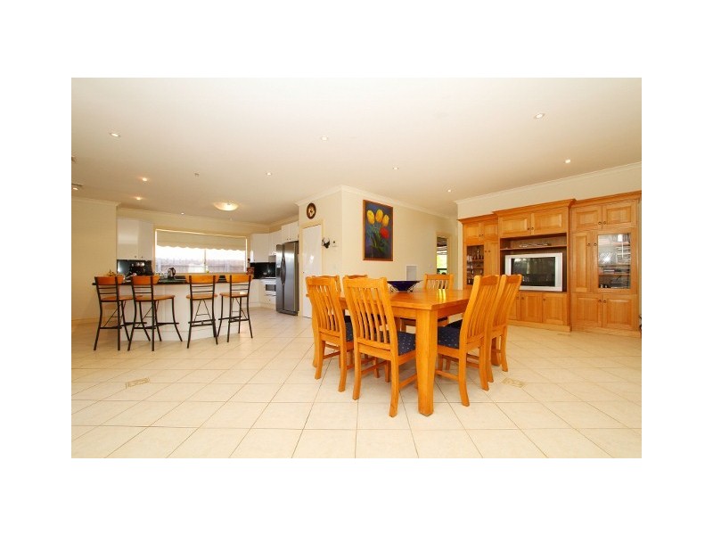 13 Rockwood Place, Hillside VIC 3037