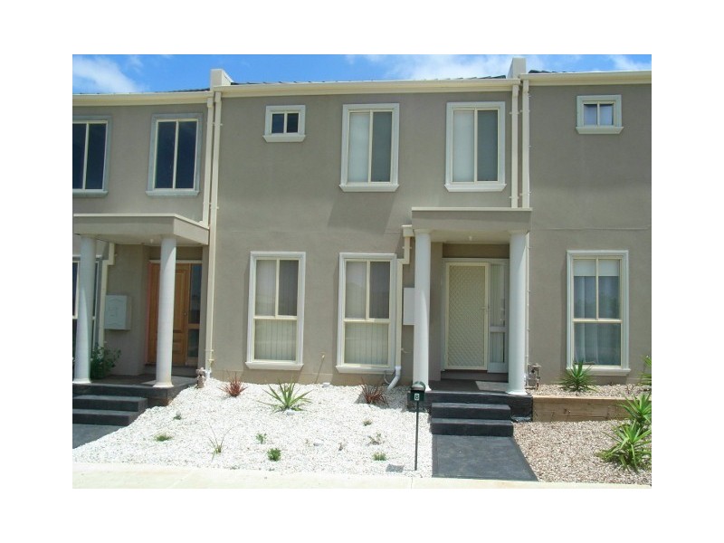 8 Kim Lane, Melton West VIC 3337