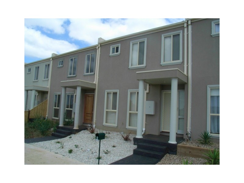 8 Kim Lane, Melton West VIC 3337