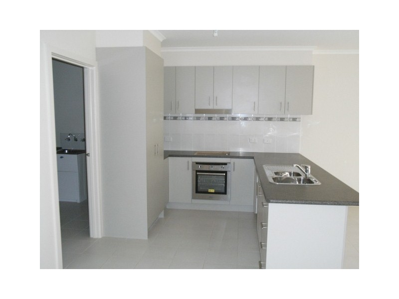 8 Kim Lane, Melton West VIC 3337