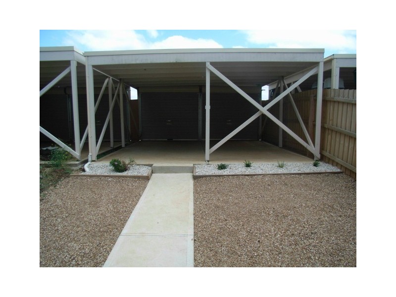 8 Kim Lane, Melton West VIC 3337