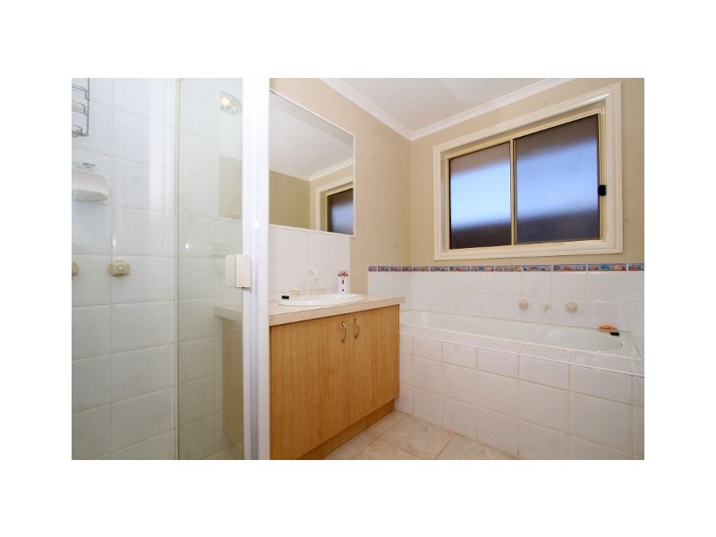 1/25 Minerva Crescent, Keilor Downs VIC 3038