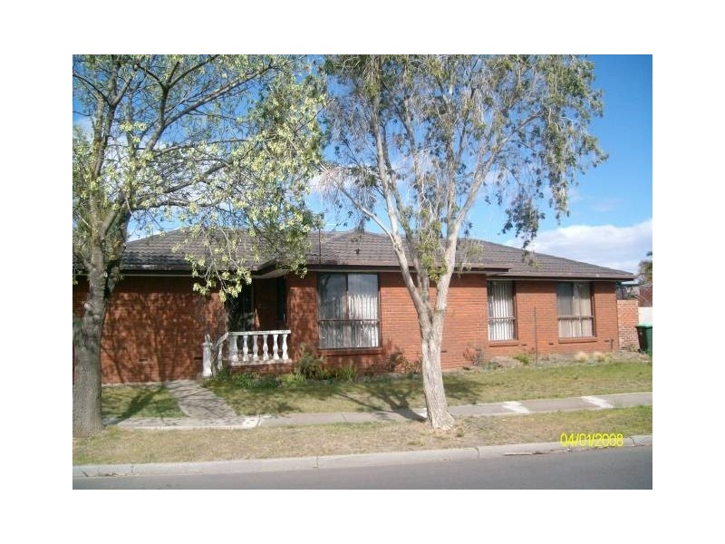 13 Pindari Avenue, Taylors Lakes VIC 3038